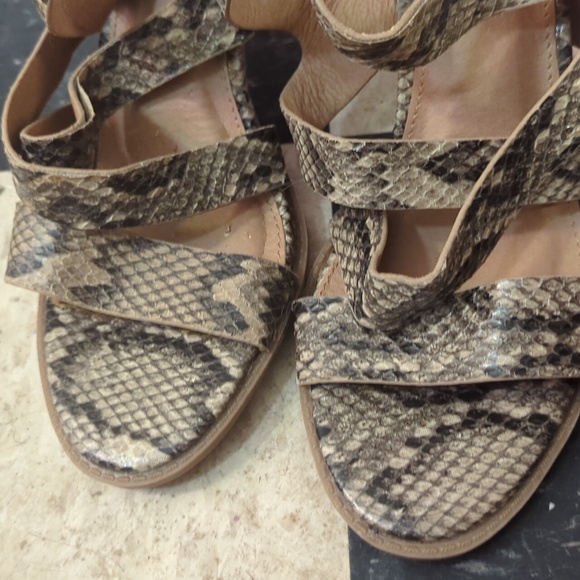 Heels - Picture 3 of 4